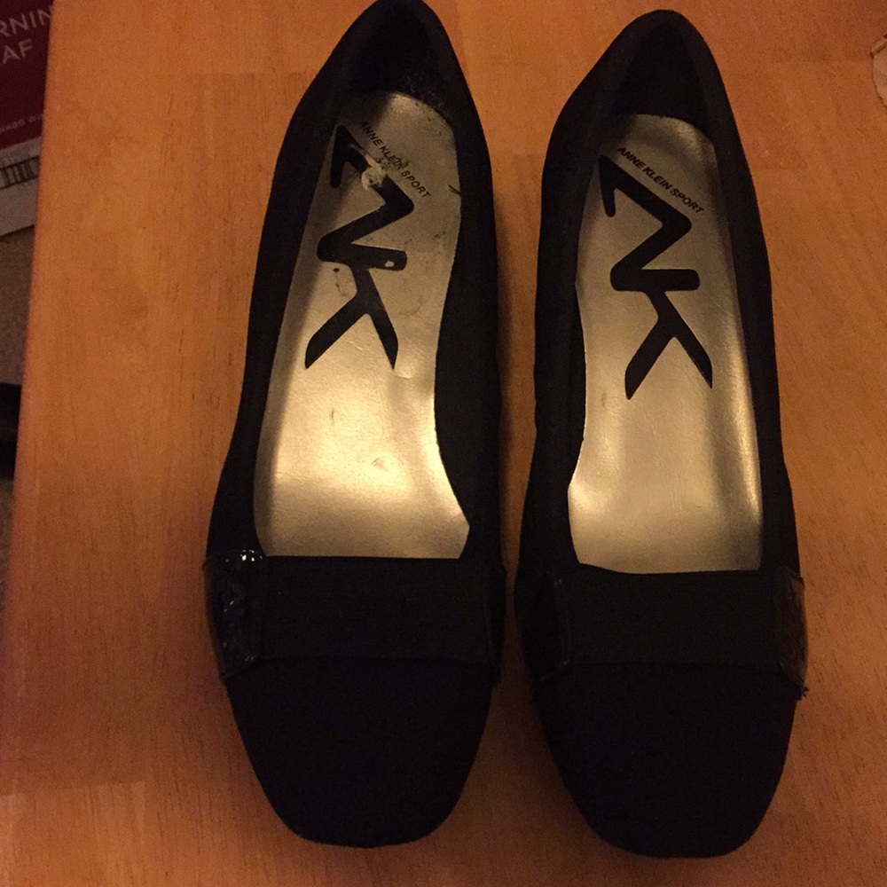 Women’s Black Ann Klein Sport dress shoe. Size 9.